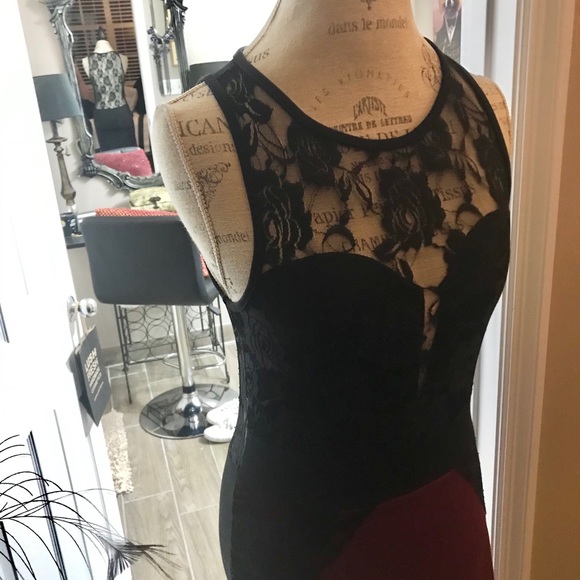 Medium black lace and darker red dress - Picture 4 of 8